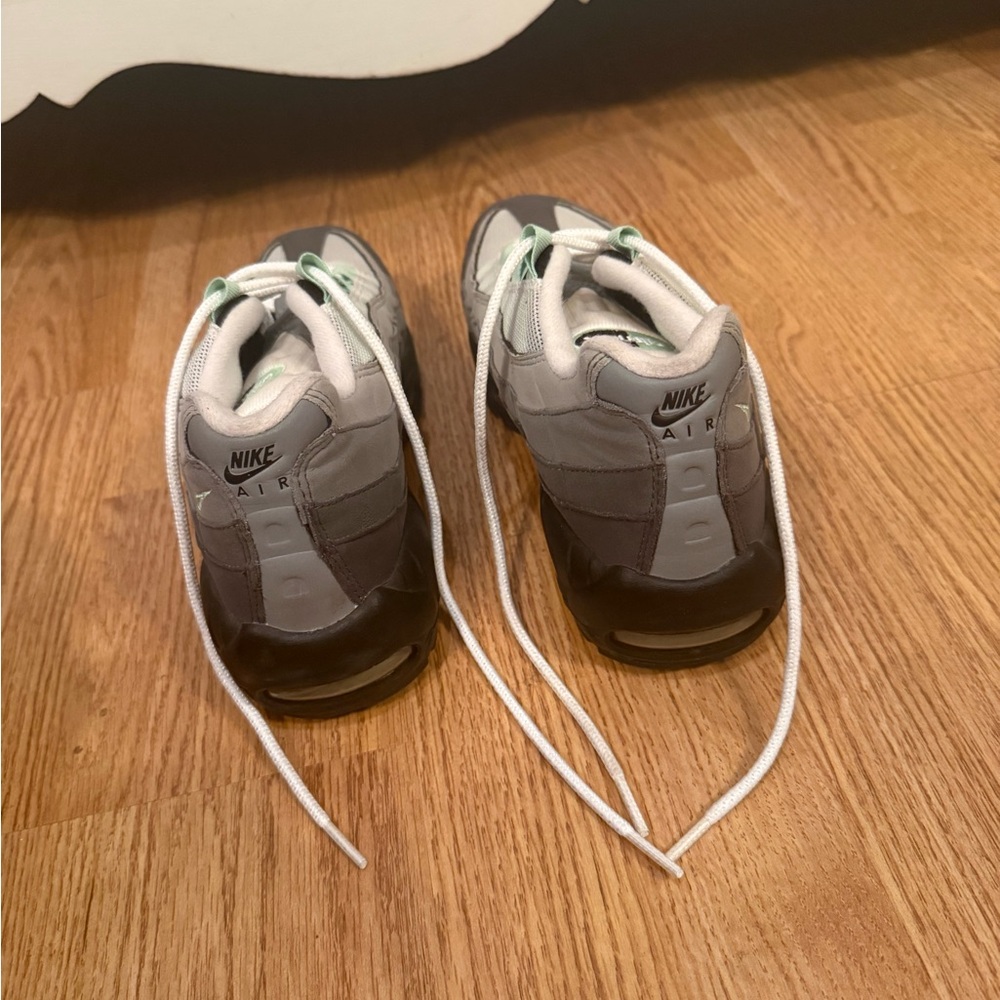 Nike Kids Sneakers in Gray and White